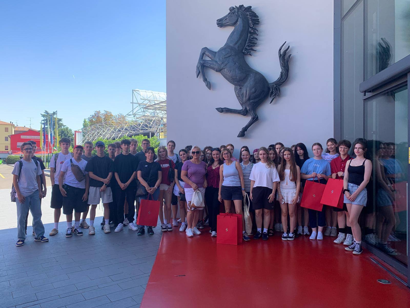 Zdjęcie Wycieczka - Maranello Ferrari (1)91da7e03-05c8-4875-987b-41d6877eae11.jpg w galerii Wycieczka po Europie